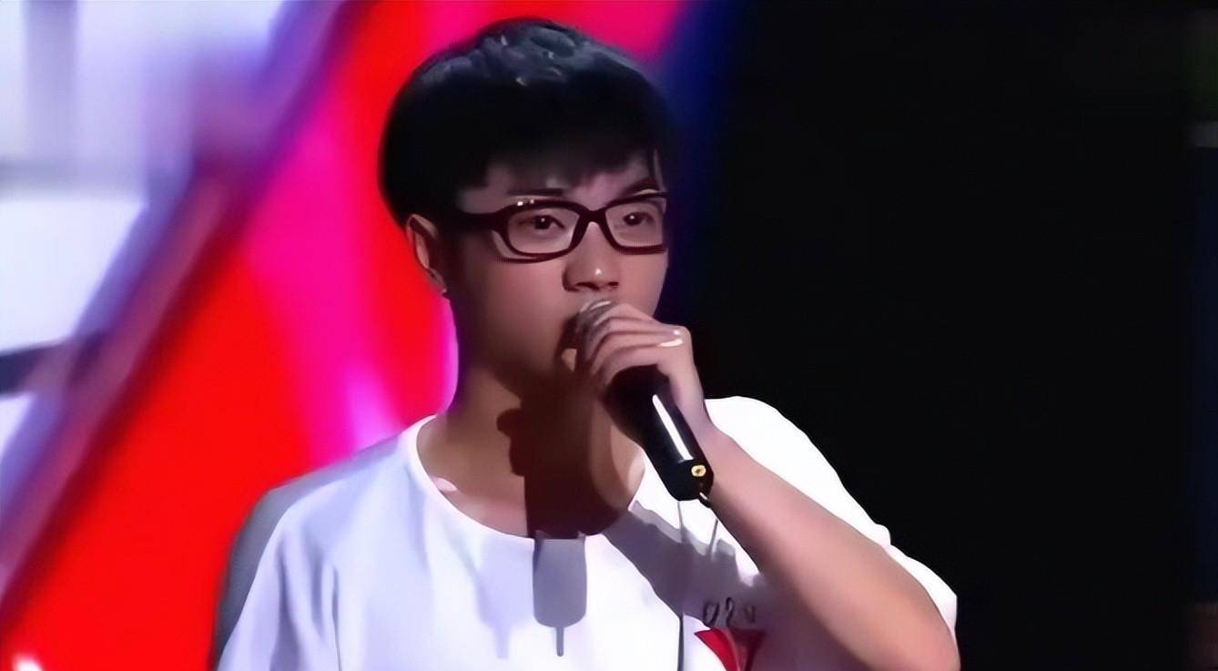 事实证明,华晨宇在"丢人现眼"的路上,越走越远了_演唱会_乐坛_舞台