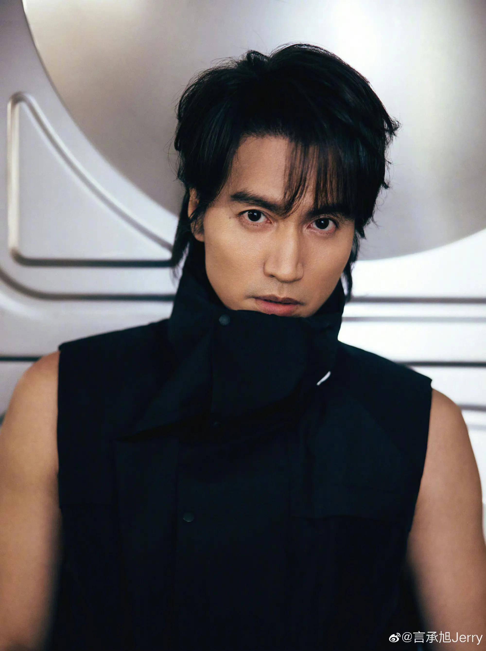 言承旭和大曲线已经合作大热剧《流星花园》相识,言承旭扮演道明寺,大