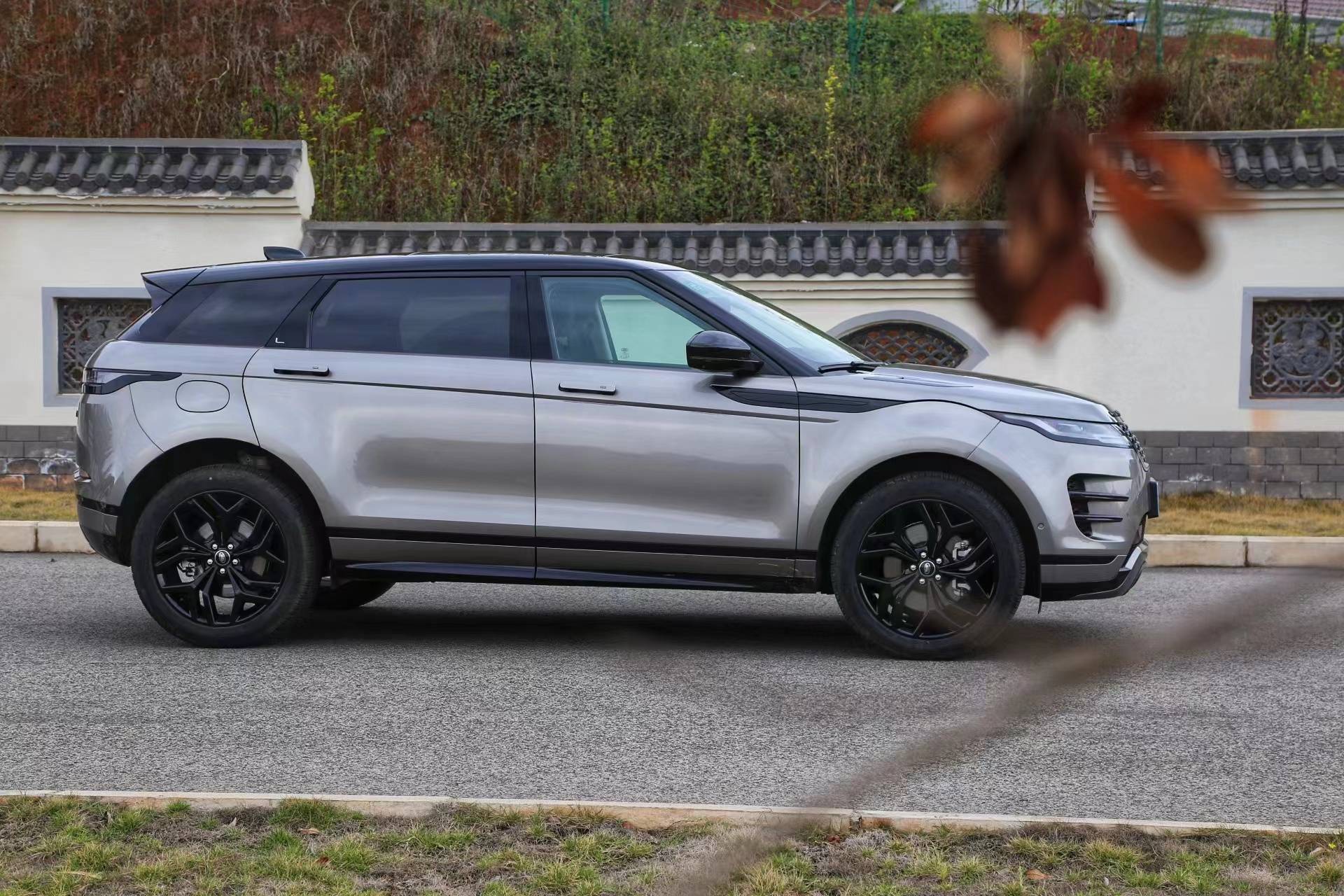 试驾22年款路虎揽胜极光l:全能豪华suv,适合自驾出游_搜狐汽车_搜狐网