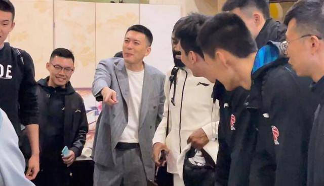 辽篮为新星庆生,杨鸣点出取胜关键,阿的江谈一点最新的_比赛_新疆男篮