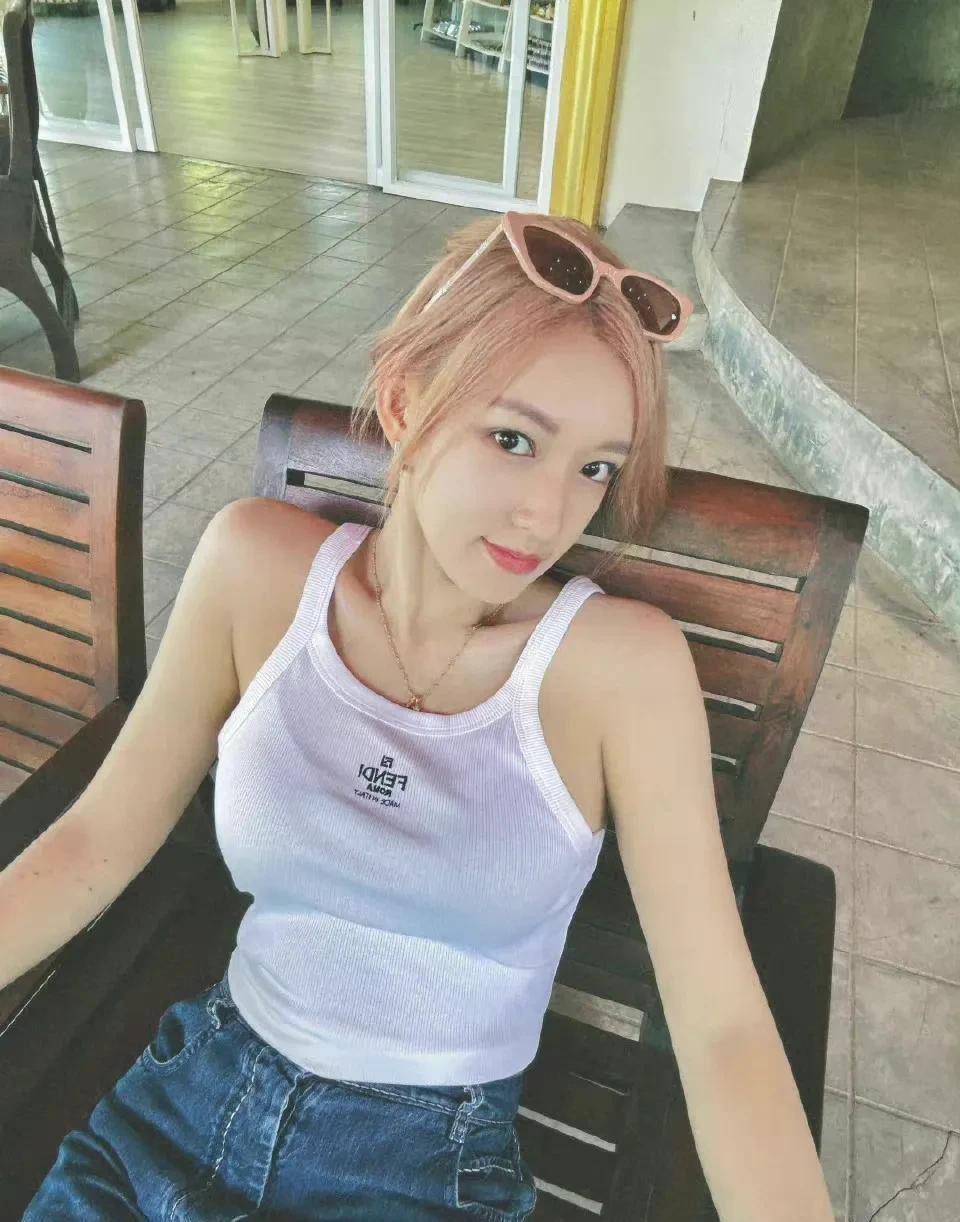 哇塞~ 程潇泳装身材好美好辣_芭比_垃圾_美女