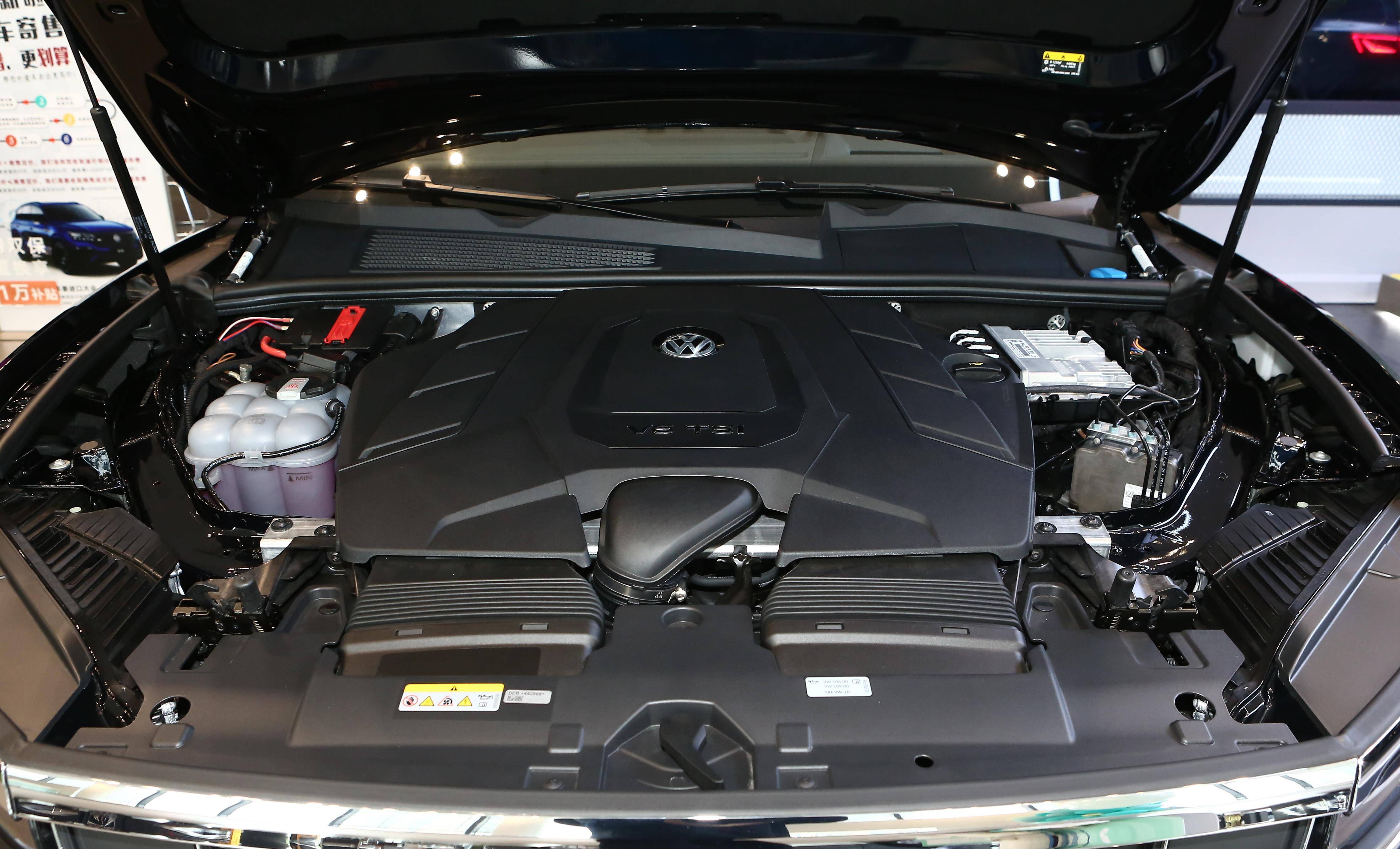 低调却很有实力,标配8at 空气悬架,还是纯进口,途锐是你的菜?