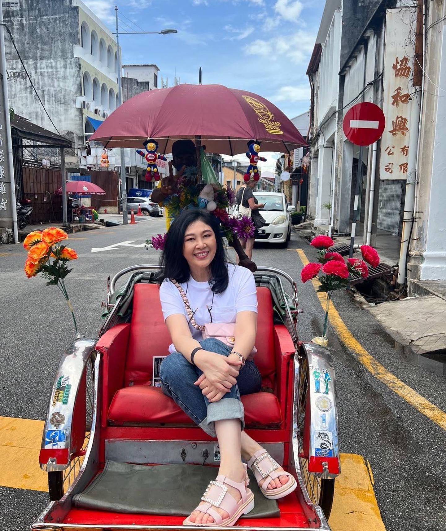 英拉的衣品一向很好.