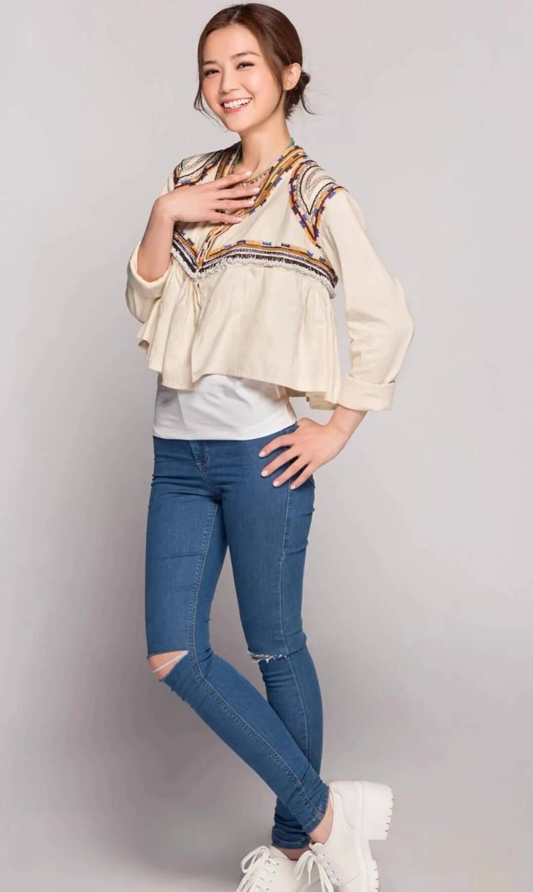 牛仔裤是检验女星身材的最好服饰,看看谁更美?_杨幂_高跟鞋_赵雅芝