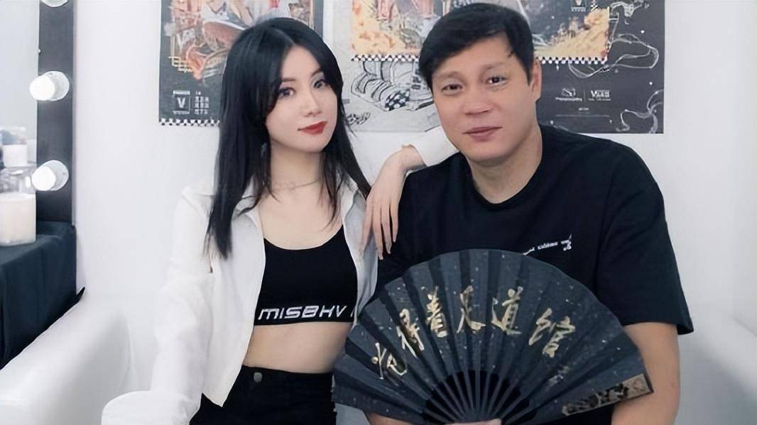 谈富二代男友,晒身材当网红,25岁还在啃老!_范斯晶_老爸_教育