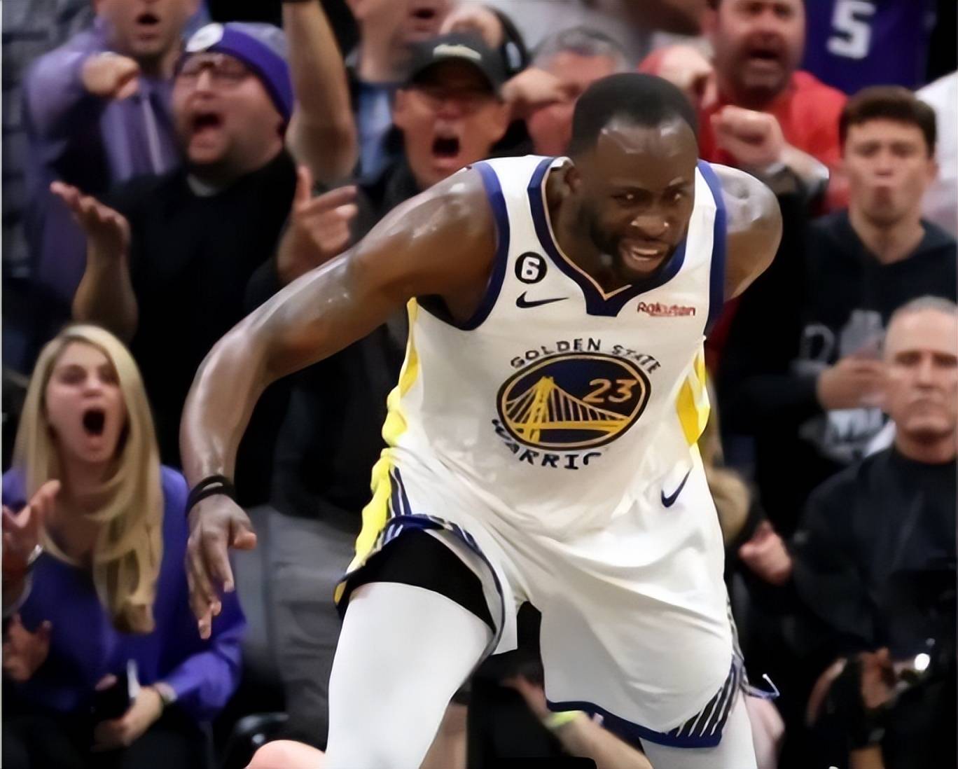 追梦拒绝道歉:两场比赛我都被抱腿 总得找个地方落脚吧_萨博尼斯_格林