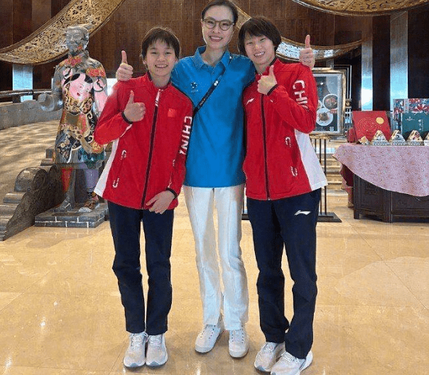 郭晶晶与吴敏霞再次合影,曝光伏明霞离婚原因!揭秘!_跳水_婚姻_比赛