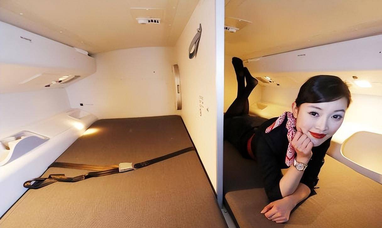 空姐在飞机上长时间的飞行,她们是如何休息的?