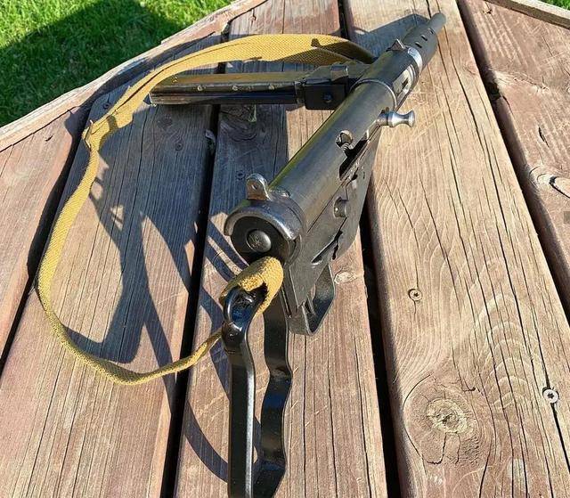 影视剧里的常客 司登式冲锋枪 简介_年代_消音_型号