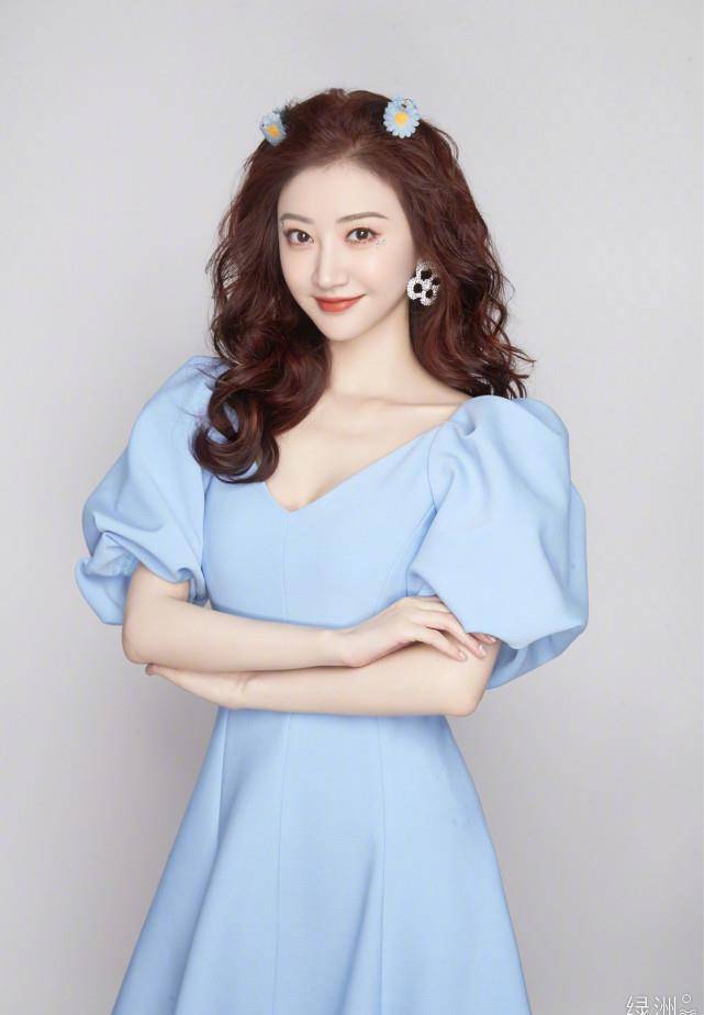 景甜真的是小公主本人了,这几套造型每一个都好可爱好淑女_迪士尼