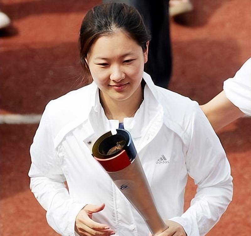 退役后嫁大26岁富豪的伏明霞,如今怎么样了_教练_时候_于芬