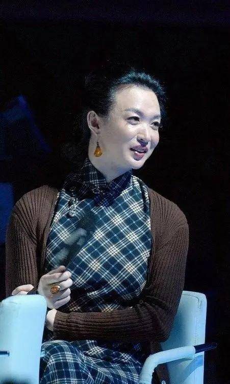 金星的气质,来源于她会搭配衣服?_长裙_身高_休闲