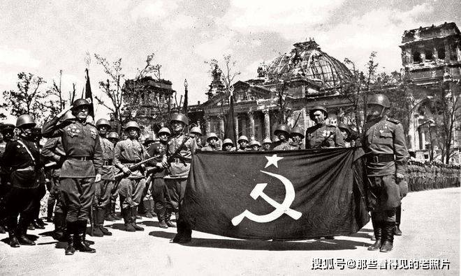 二战老照片 苏联红军攻占德国首都柏林 苏军付出巨大代价