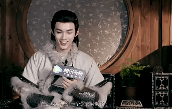 吴磊还是一个十分幽默有趣的人,在《长歌行》的花絮采访吴磊说阿诗勒