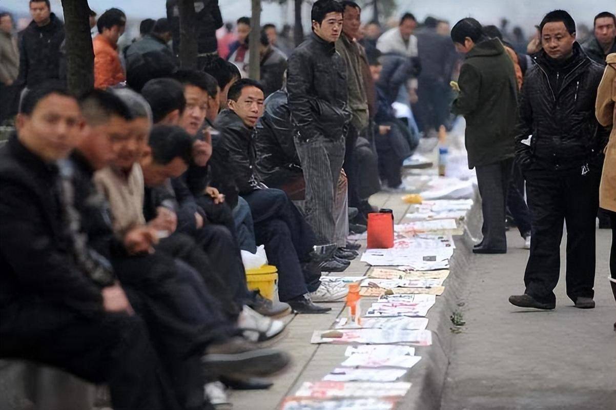 在南京劳务市场,你可以找到各种类型的工作,包括临时工,长期工,兼职