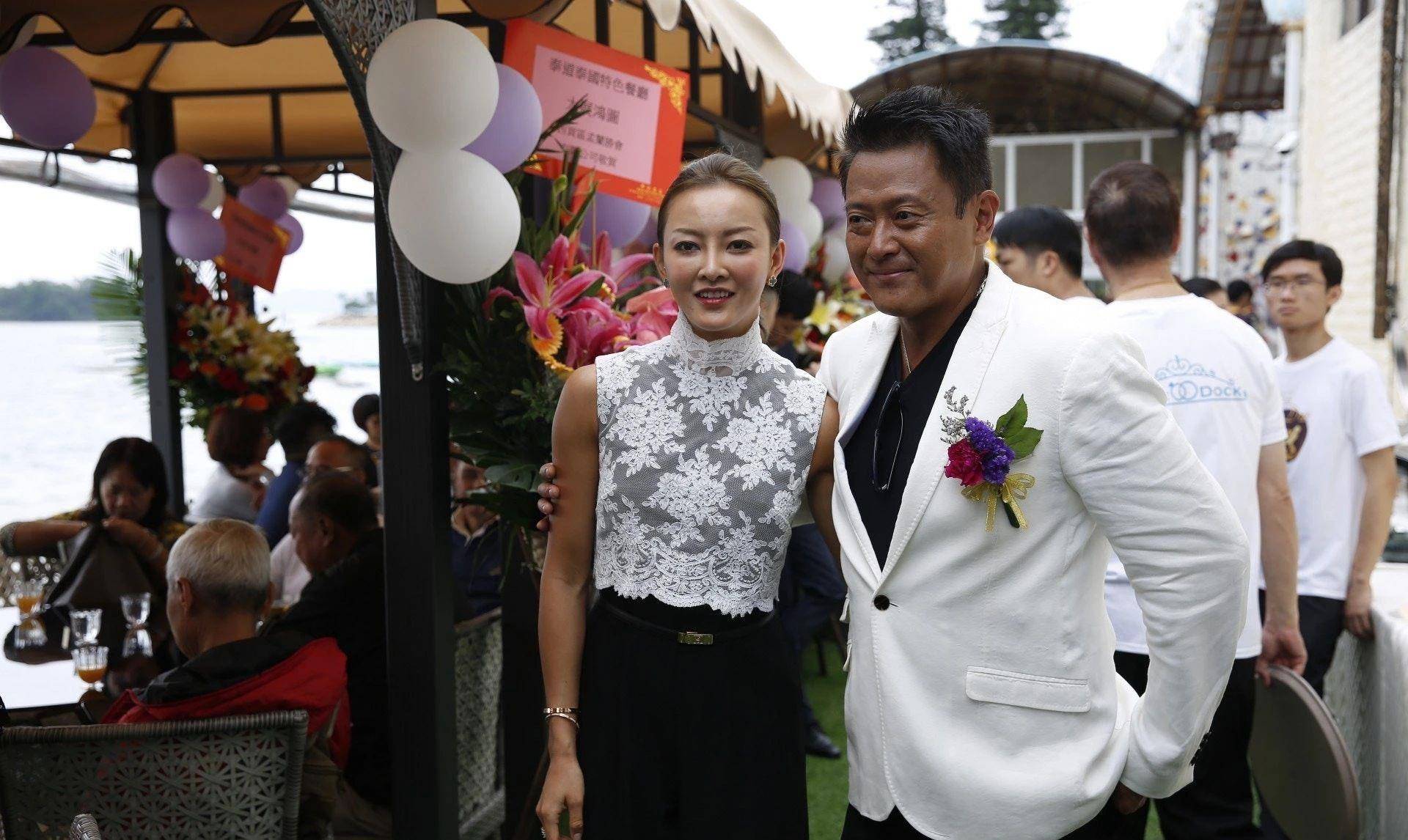 55岁魏骏杰神隐近两年近况曝光发福走样 前妻张利华生活富贵_内地