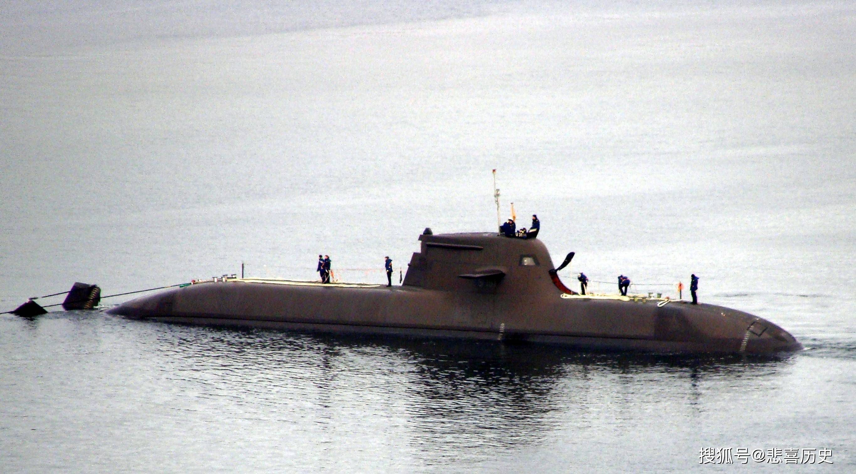 海豚级核潜艇图片