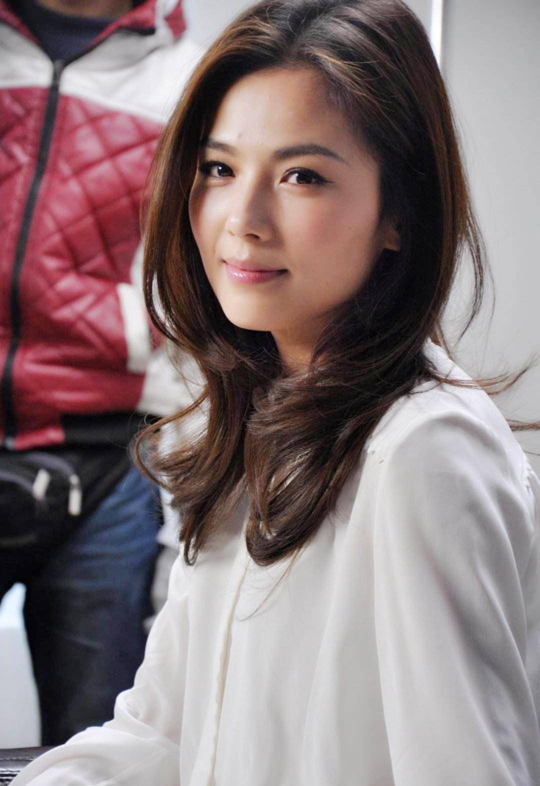 刘涛10年前的正脸照:我们先来看一看刘涛不同年龄段与不同角度的照片