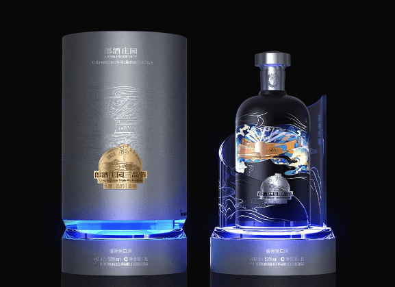 郎酒庄园三品节纪念酒,奖杯酒礼登世界殿堂,荣获if设计奖,fda法国设计