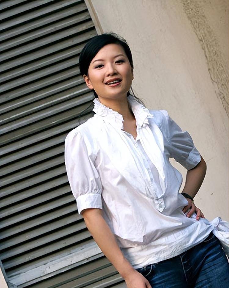 陈蓉:身陷丑闻被吊销主持人证,嫁海归老公一家四口其乐融融_父母_孩子