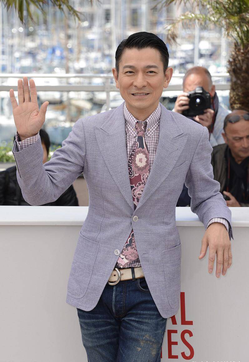 现场怒骂工作人员,颁奖典礼怒诉曾志伟_杜汶泽_陈少霞_公司