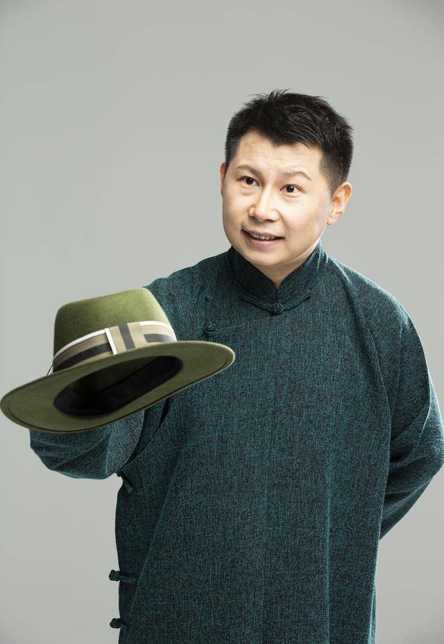 (以下离开德云社的何云伟改用何伟) 当然,何伟也没有闲着,五一期间收