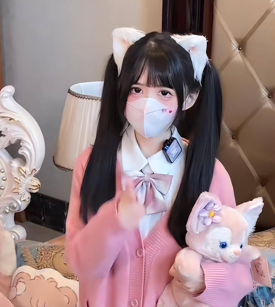 网红"蔡萝莉"拜师虎哥,被男方粉丝嘲"掉价",自以为