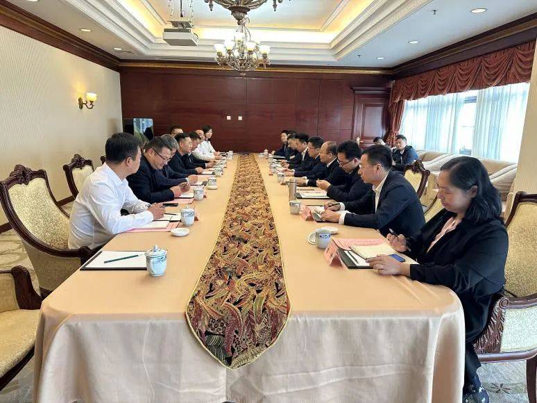 启迪控股董事长王济武与句容市委书记周必松一行座谈_发展_创新_产业