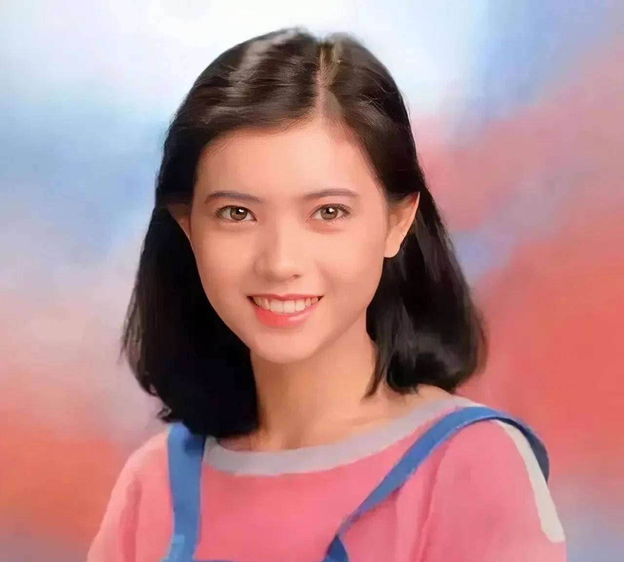 蓝洁瑛"靓绝五台山",与周慧敏同框也毫不逊色_香港_生活_角色