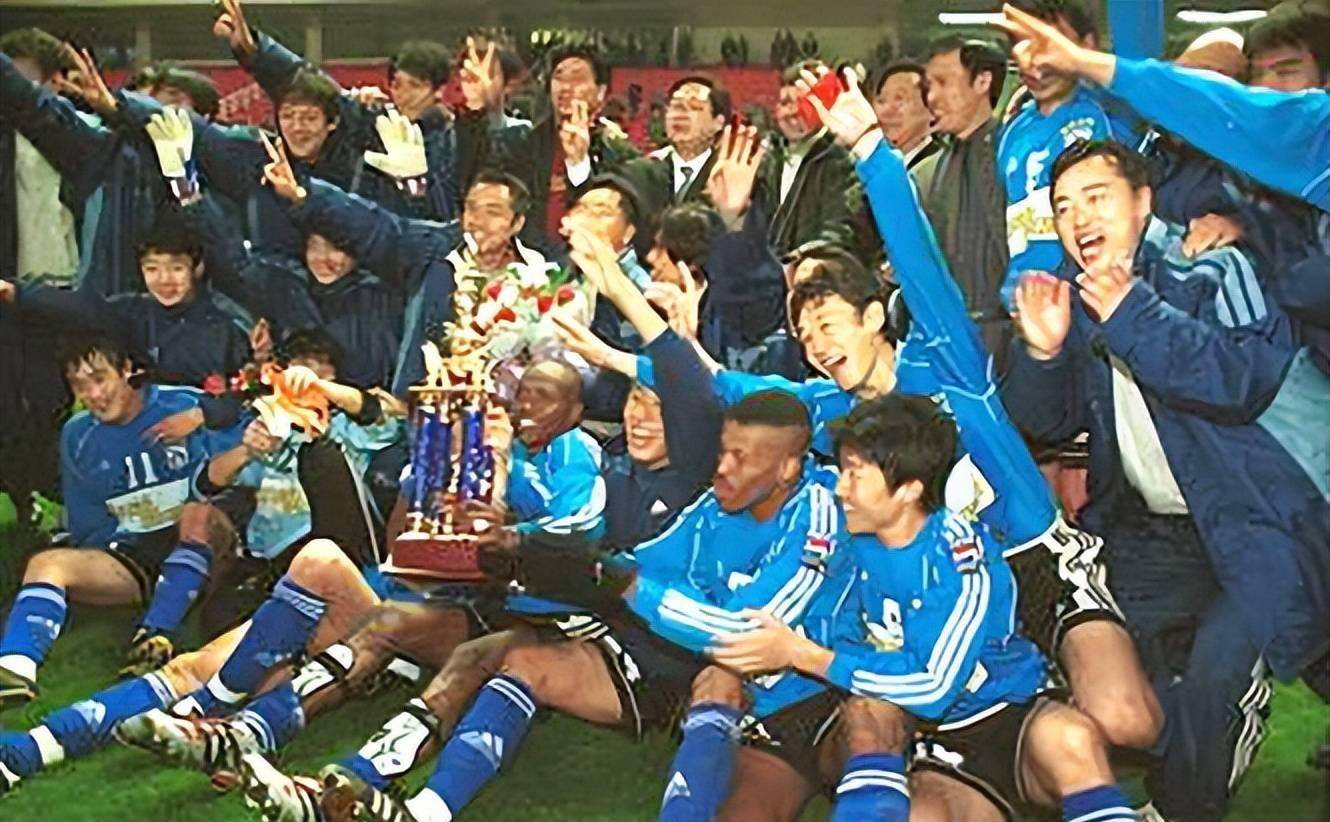 1997年3月9日,1996赛季的冠军大连万达3-2战胜北京国安,夺得超级杯