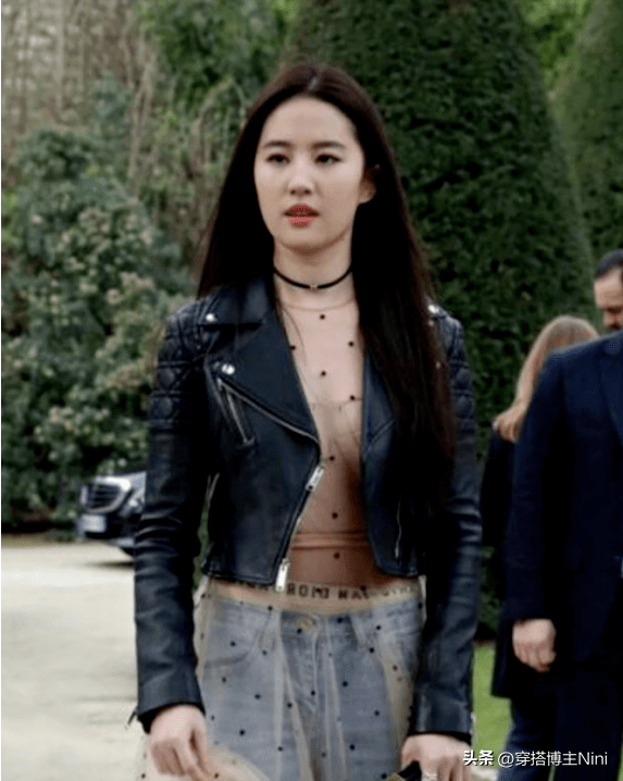 67刘亦菲透视裙春光大泄,看到下半身,辣瞎眼!_时尚_肉色_黑色