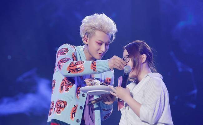 从全网黑到重回流量巅峰,黄子韬的洗白之路并不简单_众人_因为_小时候