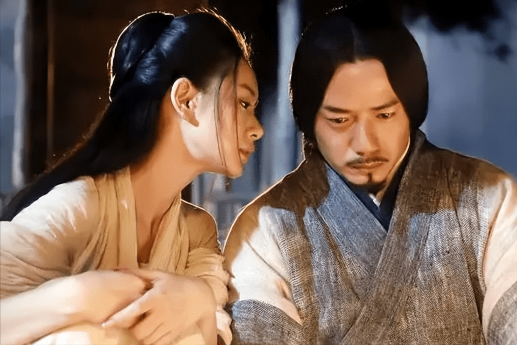 为何世人都怀疑王莽是"穿越者"?你看看他的妻子,穿的是什么?