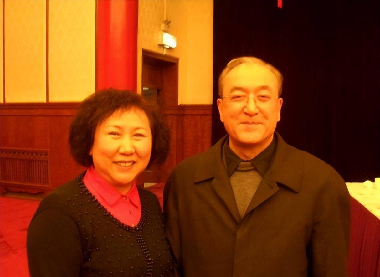 孙浩:26岁舞台走红,与杨坤结怨20年不说话,妻子身份至今是谜