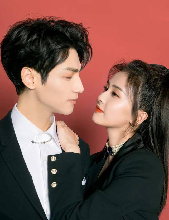 罗云熙与白鹿萌萌的青春偶像合照引发cp新猜想!_互动_照片_人生道路