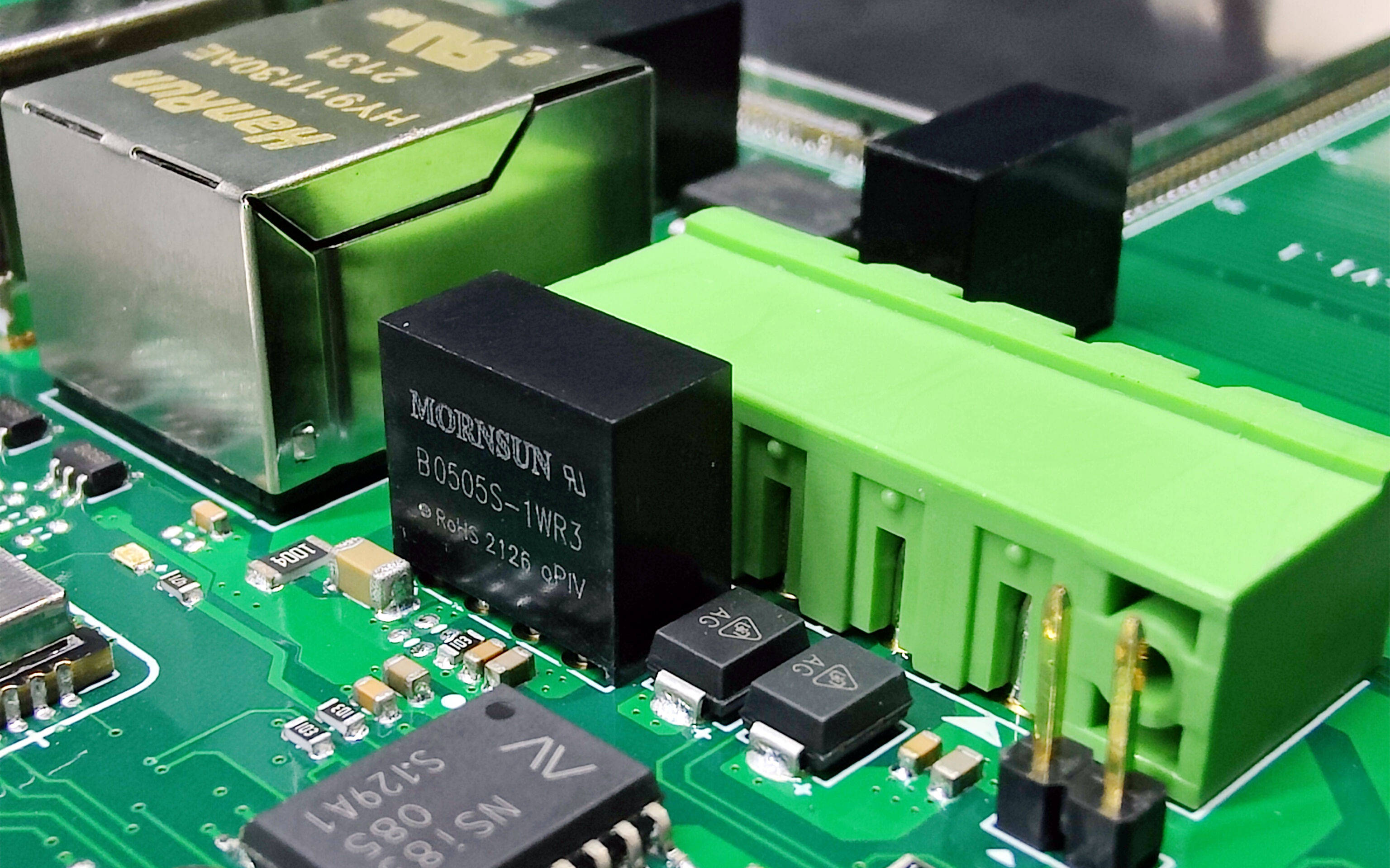 dip技术的原理是将两个电路板夹在一起,然后将它们焊接在一起.