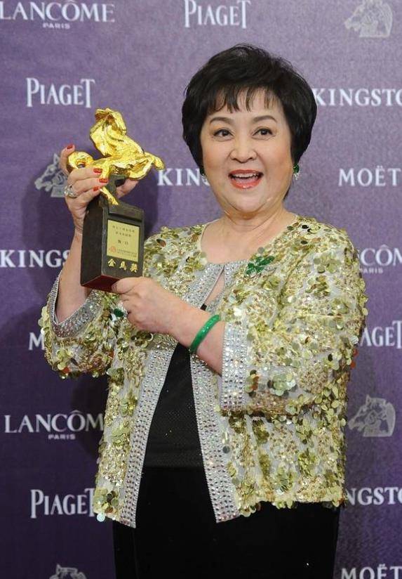 谢贤前妻72岁仍美艳,穿亮片装太有贵妇范,发福丝毫不影响她的美_甄珍