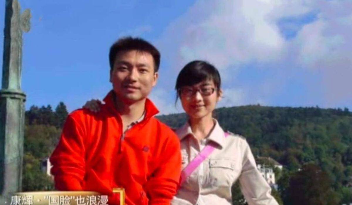 电视康辉:与初恋结婚 22 年,坚持丁克,为何在 48 岁时坦言后悔了?