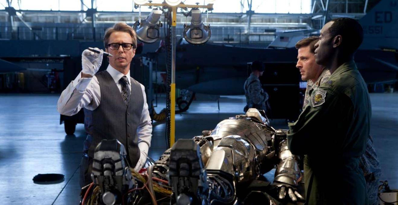 只能加上一些外部配件,提升装甲的功能和实用性,例如后背的加特林,和