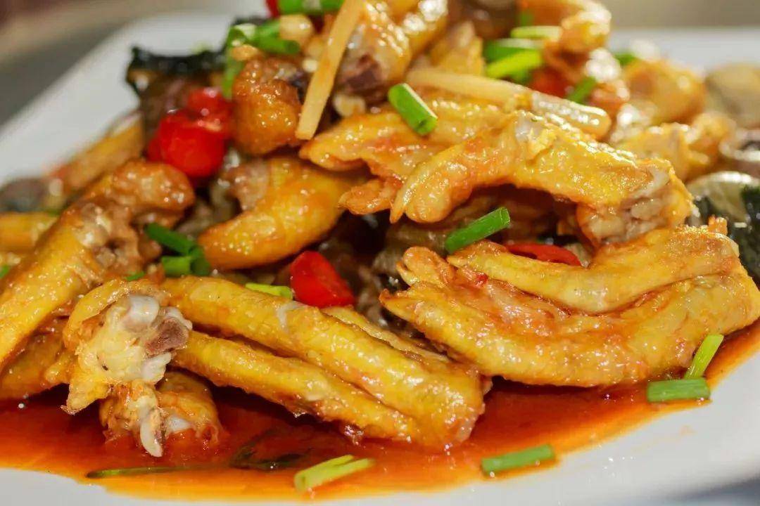 教你营养解馋的红烧鸭掌,香而不腻超美味,刚上桌就被抢光光_美食_香菜
