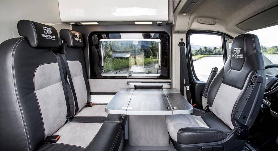 可越野的大房车,真皮座椅 折叠床 两个平板电视,四驱马力150_搜狐汽车