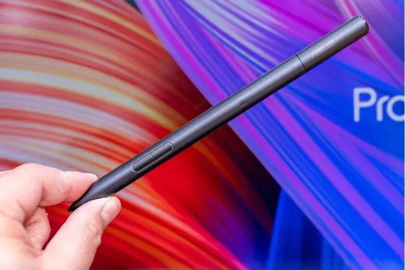 顶级 OLED 屏幕 + 虚拟旋钮的高能轻薄创作本:华硕灵耀 Pro 14 测评