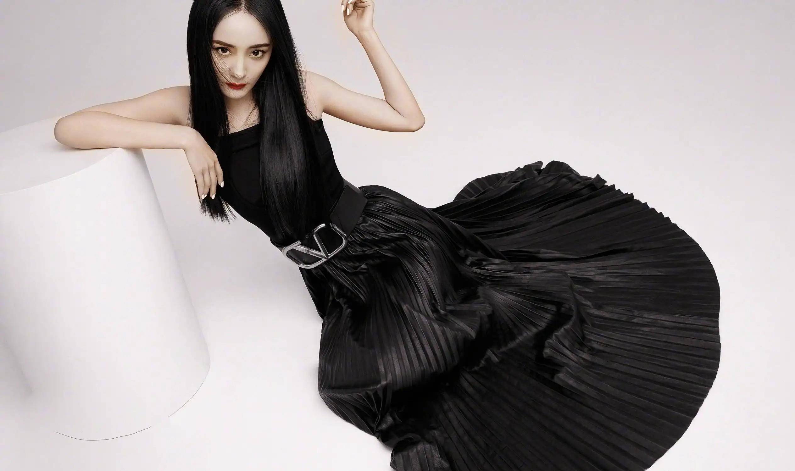 杨幂在娱乐圈摸爬滚打这么多年,从小朋友到成名,从大美女到为人妻为人