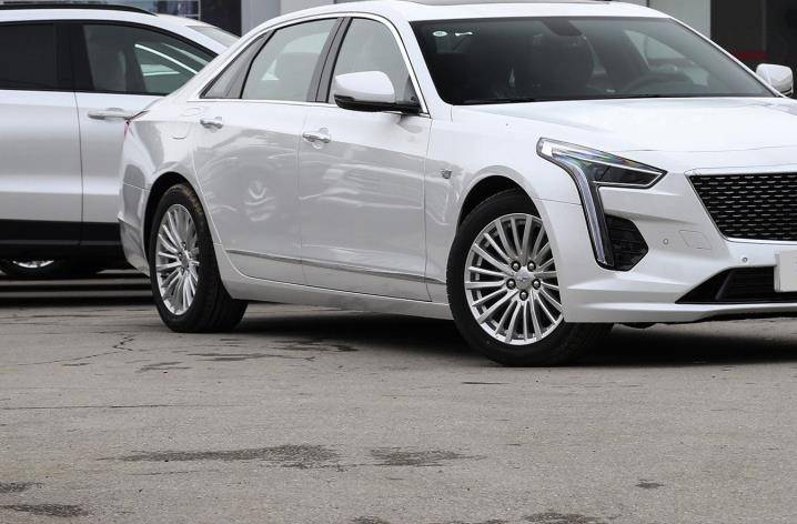 凯迪拉克新"实力派"!长超5米2,配真皮电动座椅,2.