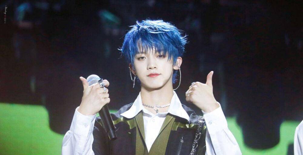 何洛洛是前r1se的成员,现在团已经解散,何洛洛也开始忙自己的学业,为