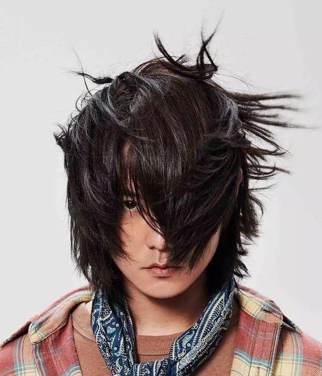 建议中年男人少留这3种"油腻发型",显老!