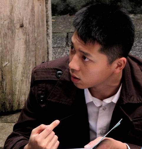 与张国立,蒋雯丽一同主演了《金婚》,他饰演男主角佟志的大儿子佟思博