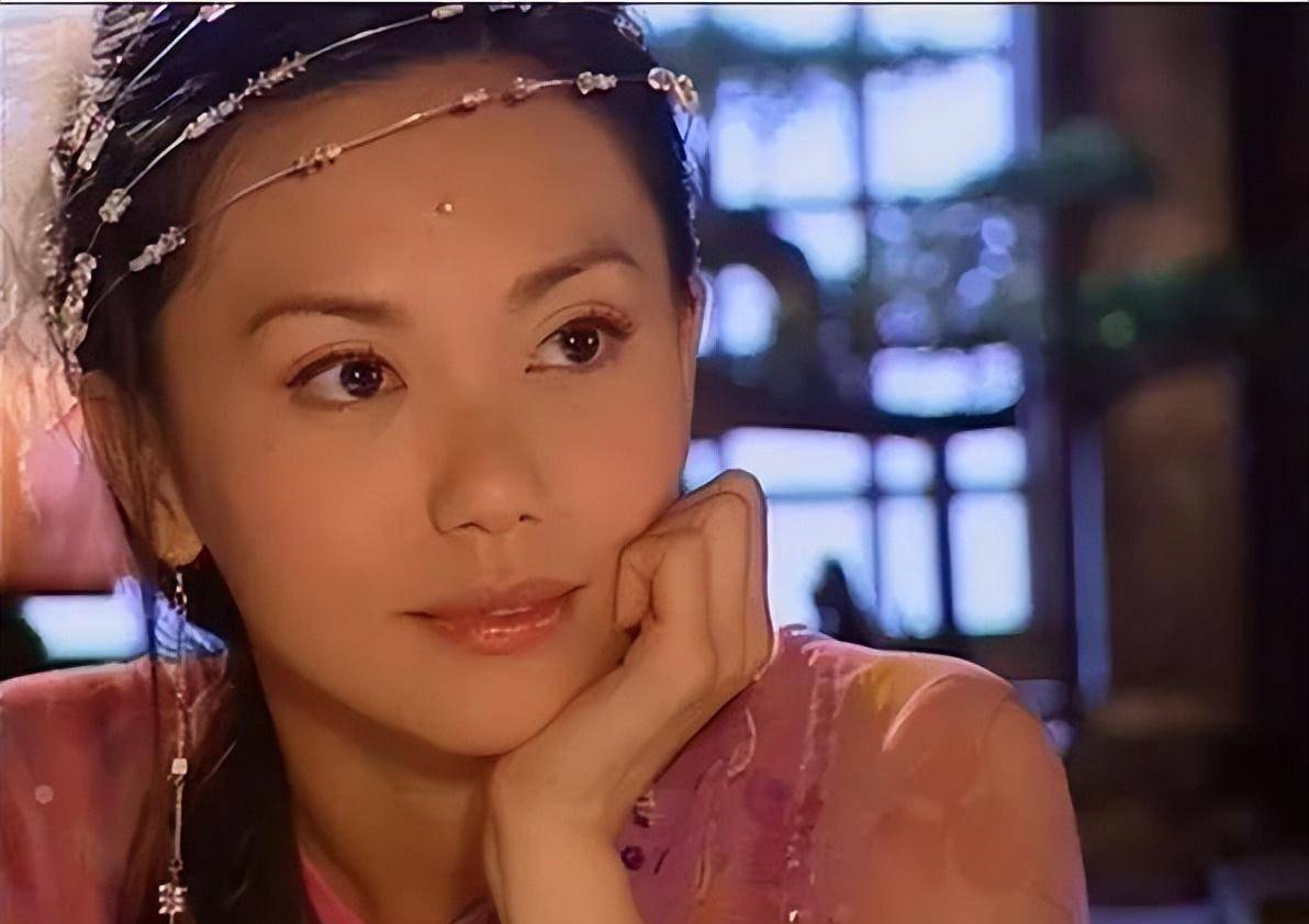 "仙女女神"郭妃丽气质出众,演技一流,深得富商老公喜欢_观众_白牡丹