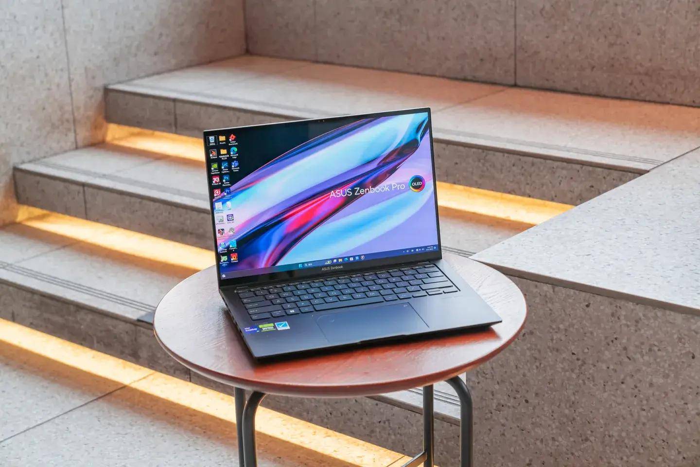 顶级 OLED 屏幕 + 虚拟旋钮的高能轻薄创作本:华硕灵耀 Pro 14 测评