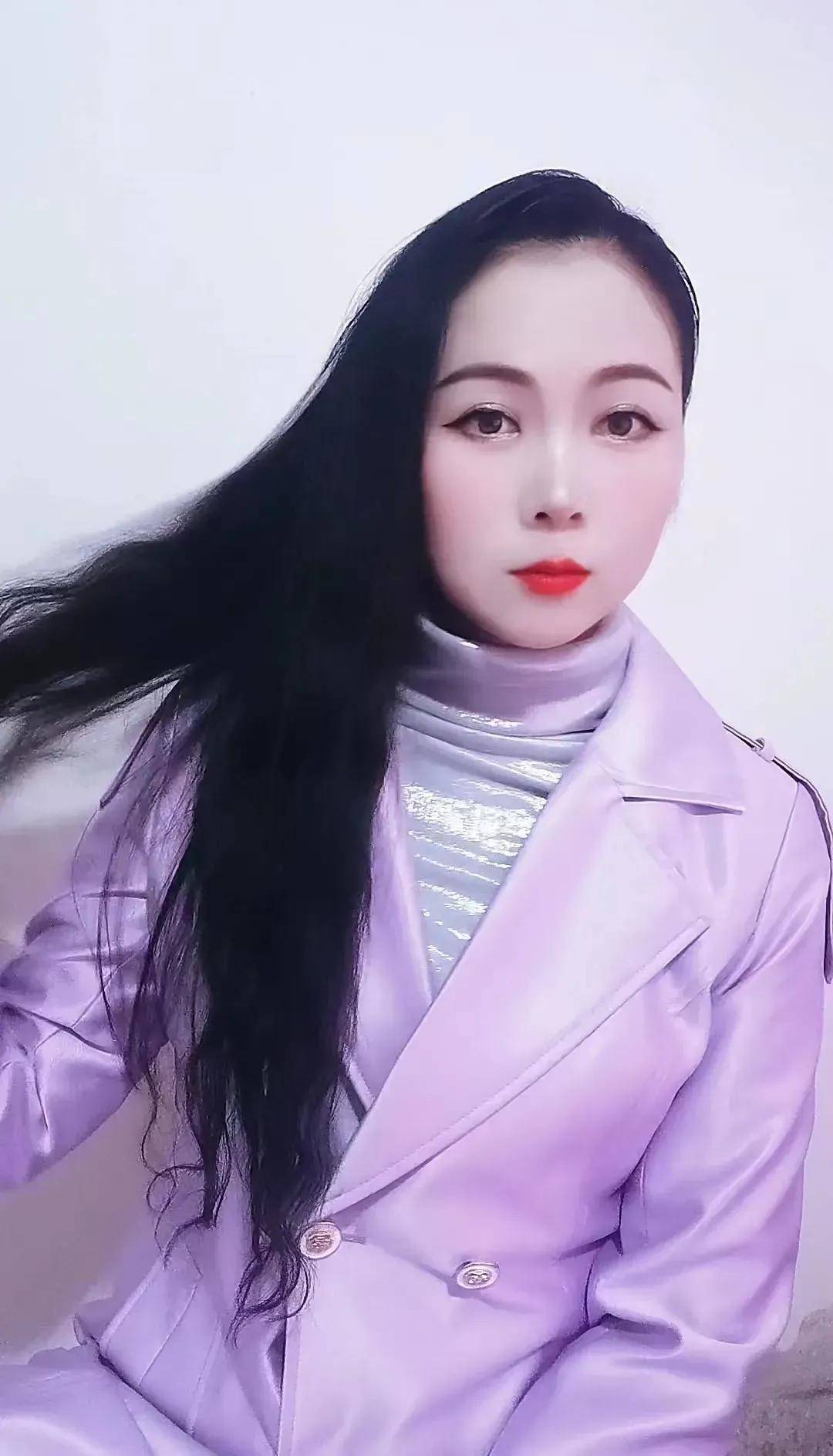 歌手杨语莲:很多服装找我代言因为我买的衣服都是300一件_名牌_风格